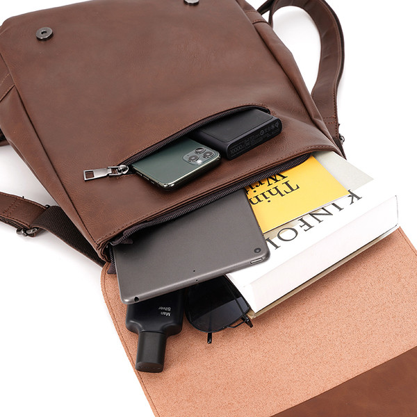 Meeste nahast pandlaga seljakott