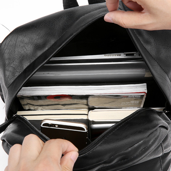 Mindennapi férfi hátizsák emblémával - két modell