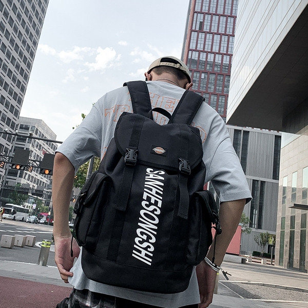 Meeste spordiseljakott kirjaga - sobib reisimiseks