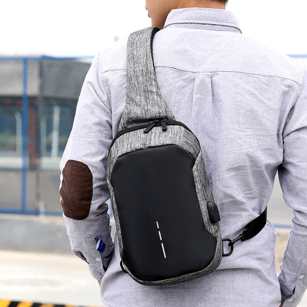 Hétköznapi férfi hátizsák cipzárral és egy pánttal, négy színben