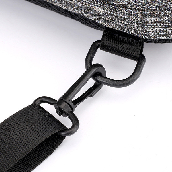 Hétköznapi férfi hátizsák cipzárral és egy pánttal, négy színben