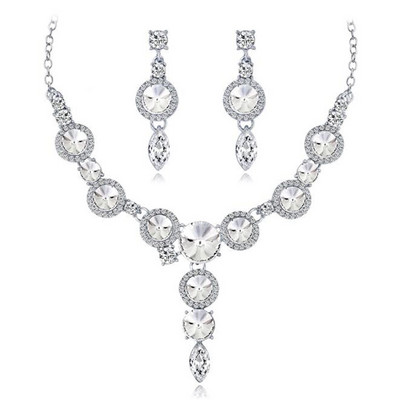 Stílusos női nyaklánc és hosszú fülbevaló szett díszkövekkel