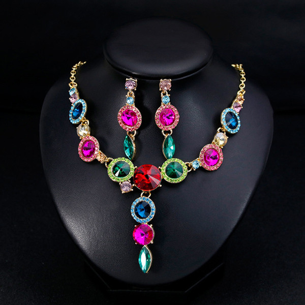 Stílusos női nyaklánc és hosszú fülbevaló szett díszkövekkel