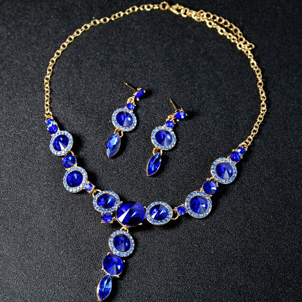 Stílusos női nyaklánc és hosszú fülbevaló szett díszkövekkel