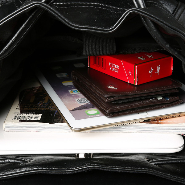 Férfi bőr hátizsák fűzővel és csattal