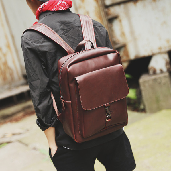 Retro stílusú férfi bőr hátizsák zsebbel