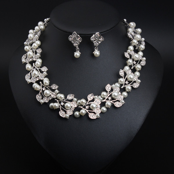 Γυναικείο κομψό σετ κολιέ και σκουλαρίκια με πέτρες