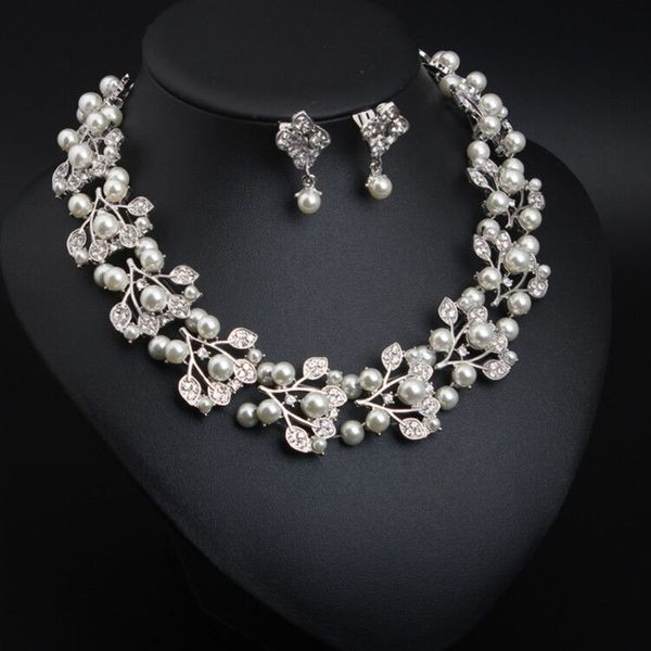 Γυναικείο κομψό σετ κολιέ και σκουλαρίκια με πέτρες