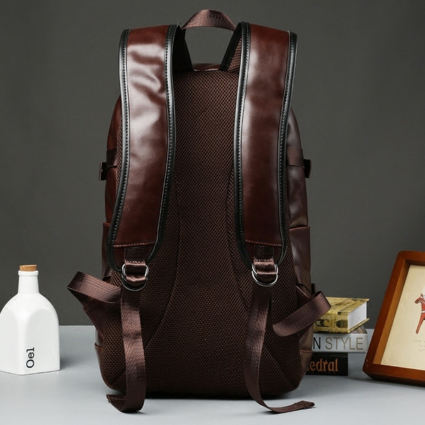 Moodne tõmblukuga nahast meeste seljakott