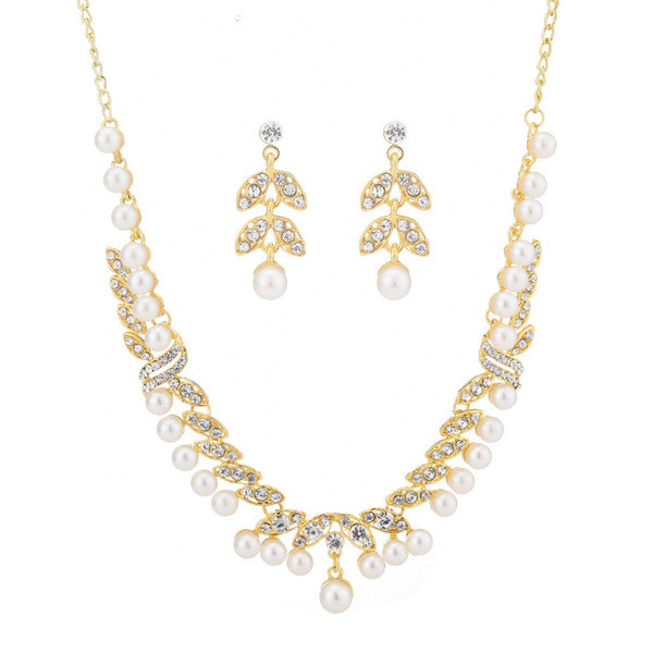 Stílusos nyaklánc és rövid gyöngyös fülbevaló készlet