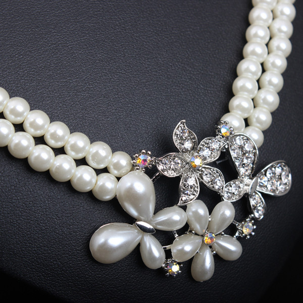 Μοντέρνο σετ κολιέ και σκουλαρίκια με πέτρες και πέρλες