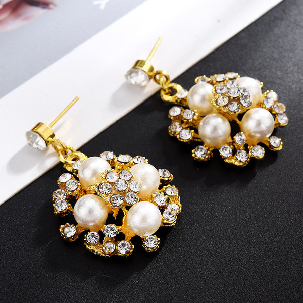 Γυναικείο κομψό σετ κολιέ και σκουλαρίκια με διακοσμητικές πέτρες