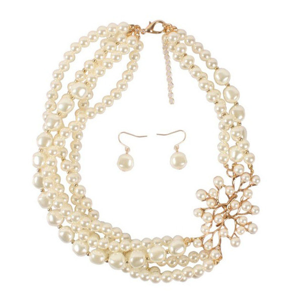 Κομψό σετ κολιέ και κοντά σκουλαρίκια