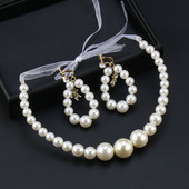 Elegantne pärlitega kaelakee ja kõrvarõngaste komplekt