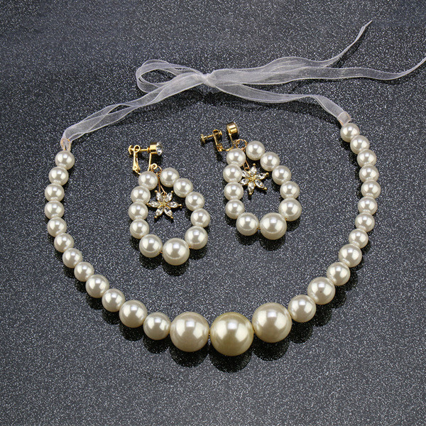 Elegantne pärlitega kaelakee ja kõrvarõngaste komplekt