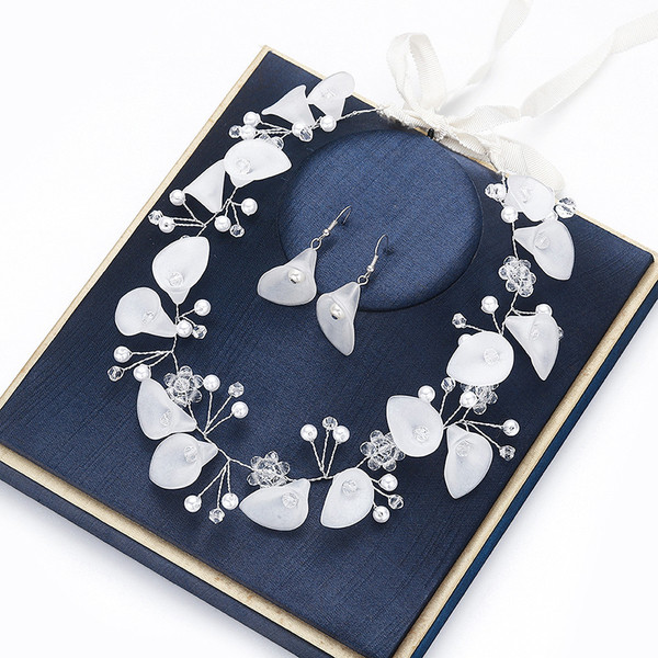 Stílusos női nyaklánc és fülbevaló díszgyöngyökkel