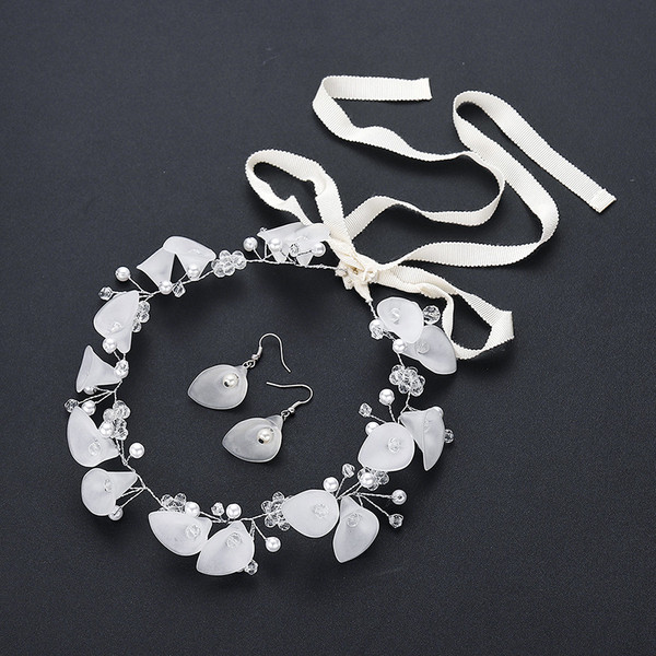 Stílusos női nyaklánc és fülbevaló díszgyöngyökkel