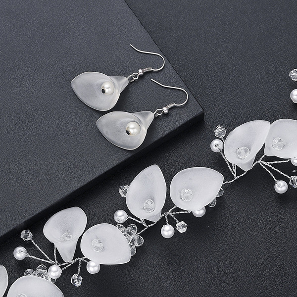 Stílusos női nyaklánc és fülbevaló díszgyöngyökkel