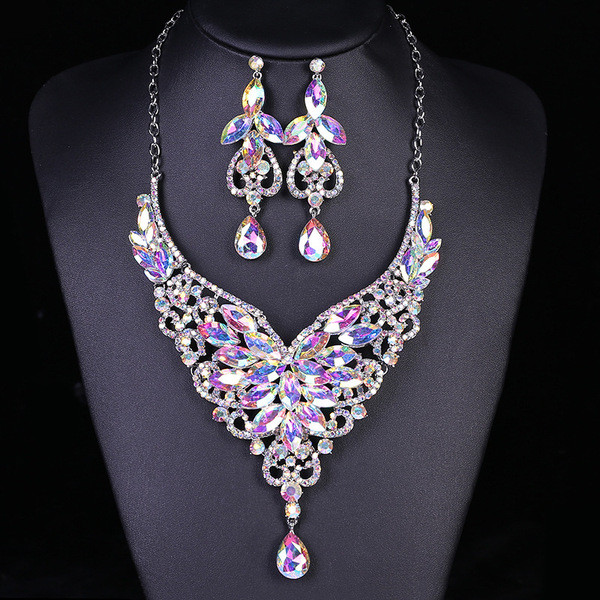 Stiilne dekoratiivkividega kaelakee ja kõrvarõngaste komplekt