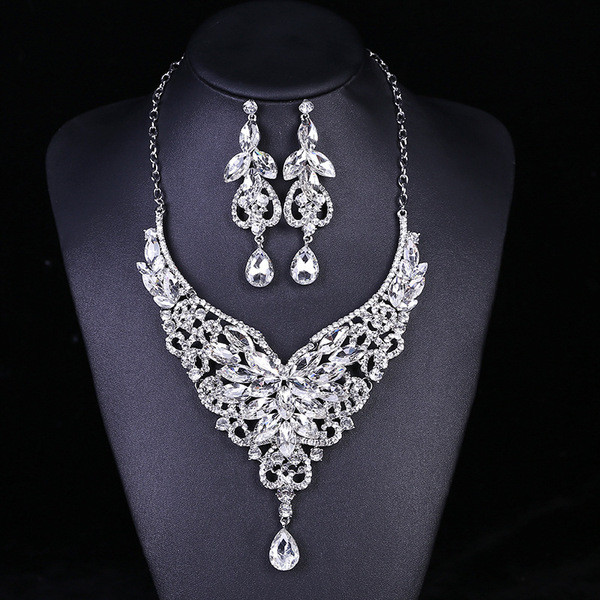 Stiilne dekoratiivkividega kaelakee ja kõrvarõngaste komplekt