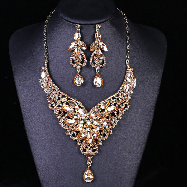 Stiilne dekoratiivkividega kaelakee ja kõrvarõngaste komplekt