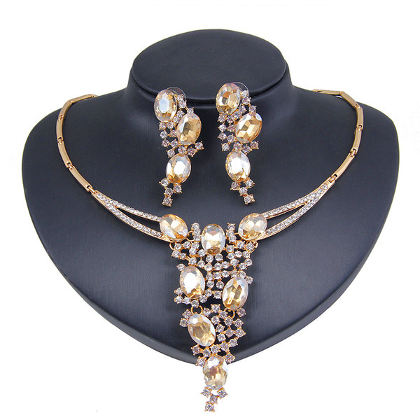 Moodne naiste pikkade kõrvarõngaste ja kaelakee komplekt