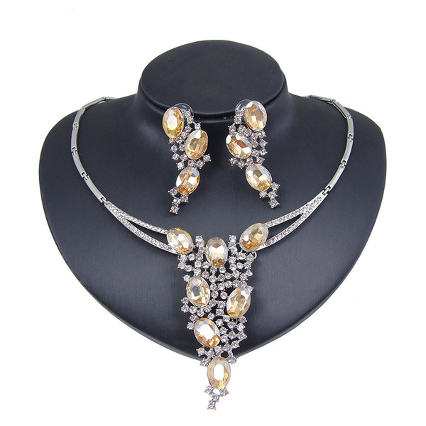 Moodne naiste pikkade kõrvarõngaste ja kaelakee komplekt