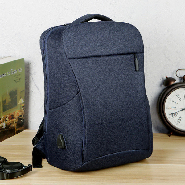 Modern férfi hátizsák laptophoz, cipzárral