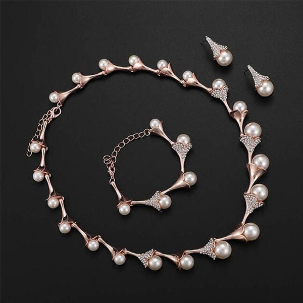 Praegune naiste komplekt käevõru kaelakee ja pärlitega kõrvarõngad