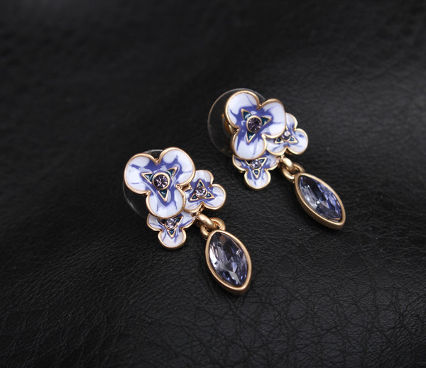 Κομψό γυναικείο σετ κολιέ, δαχτυλίδι και καρφίτσα