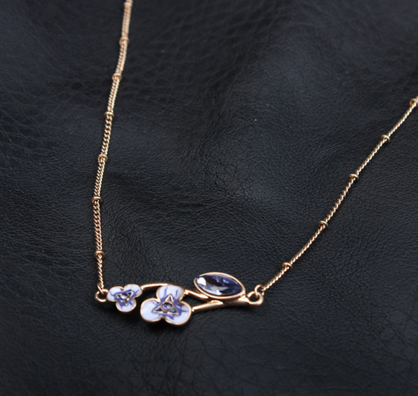 Κομψό γυναικείο σετ κολιέ, δαχτυλίδι και καρφίτσα