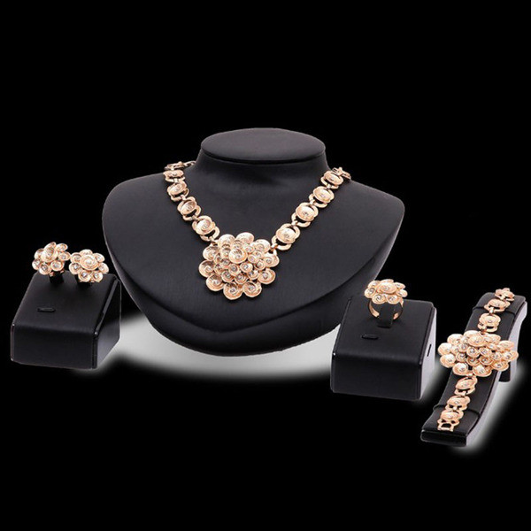 Stílusos női gyűrűs nyaklánc fülbevaló és karkötő kövekkel