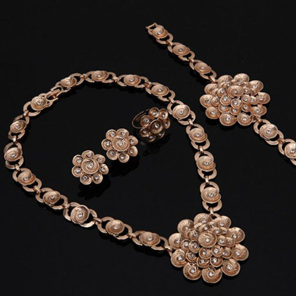 Stílusos női gyűrűs nyaklánc fülbevaló és karkötő kövekkel