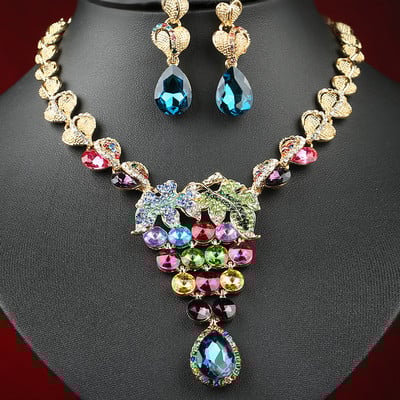 Stílusos női kövekkel díszített nyaklánc és fülbevaló szett