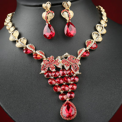 Stílusos női kövekkel díszített nyaklánc és fülbevaló szett