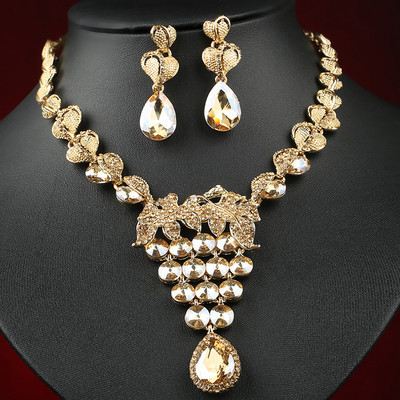 Stílusos női kövekkel díszített nyaklánc és fülbevaló szett