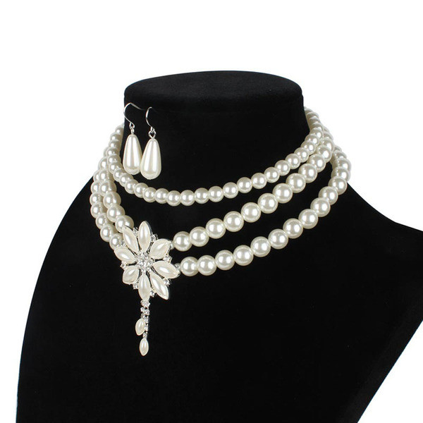 Dabartinis moteriškas trumpų auskarų ir karolių komplektas su perlais