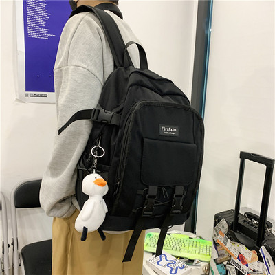 Alkalmi férfi hátizsák 3D elemmel és cipzárral