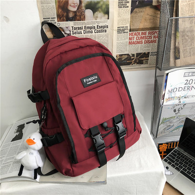 Alkalmi férfi hátizsák 3D elemmel és cipzárral