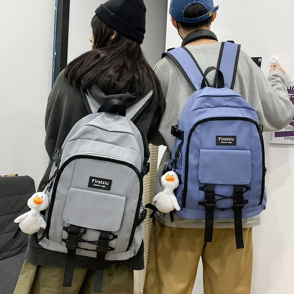 Alkalmi férfi hátizsák 3D elemmel és cipzárral