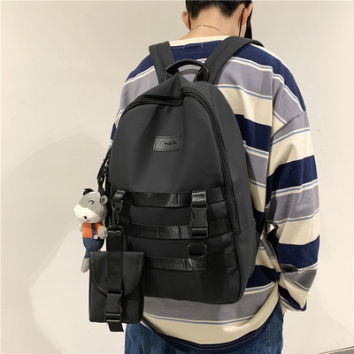 Modern férfi hátizsák cipzárral és 3D elemmel