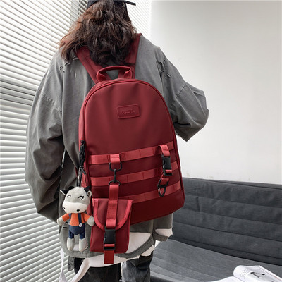 Modern férfi hátizsák cipzárral és 3D elemmel