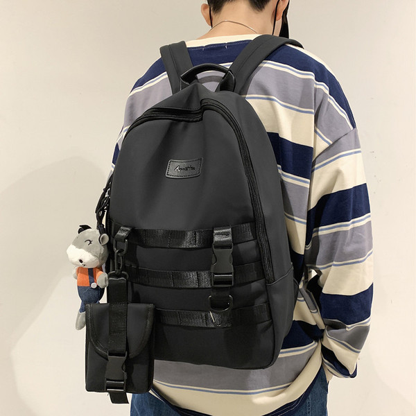 Modern férfi hátizsák cipzárral és 3D elemmel