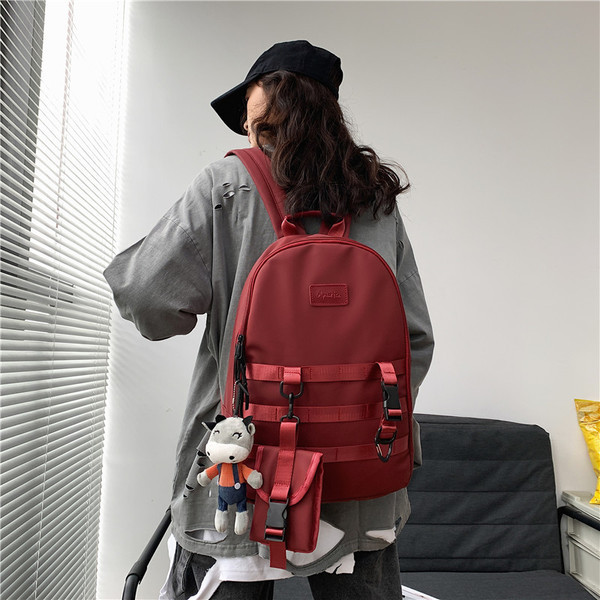 Modern férfi hátizsák cipzárral és 3D elemmel