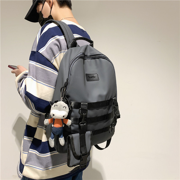 Modern férfi hátizsák cipzárral és 3D elemmel