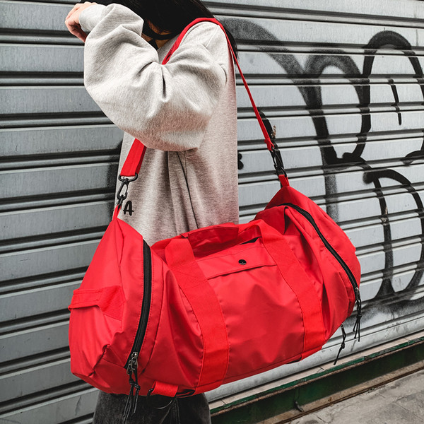 Moderan muški ruksak s patentnim zatvaračem i dugom ručkom u tri boje