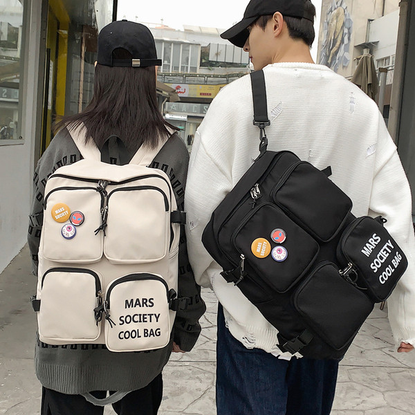 Modern férfi hátizsák elülső zsebekkel, két színben