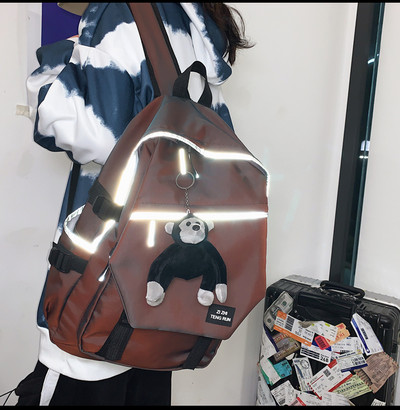 Moodne meeste seljakott luku ja esitaskuga