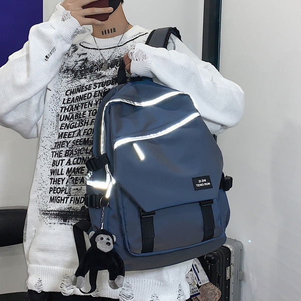 Moodne meeste seljakott luku ja esitaskuga