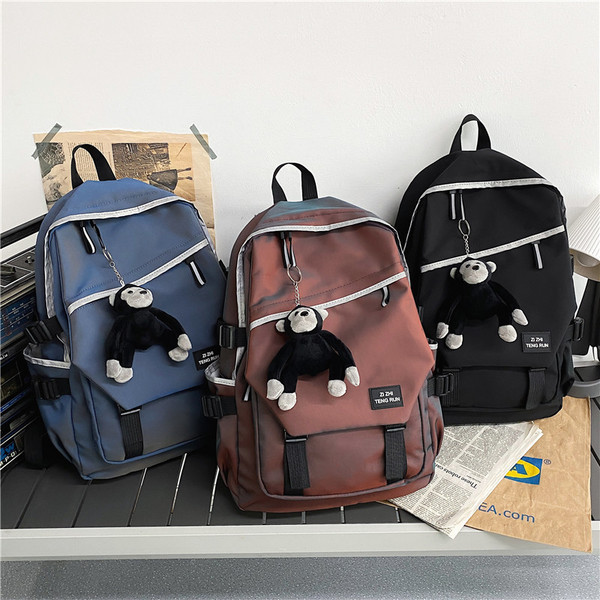 Moodne meeste seljakott luku ja esitaskuga